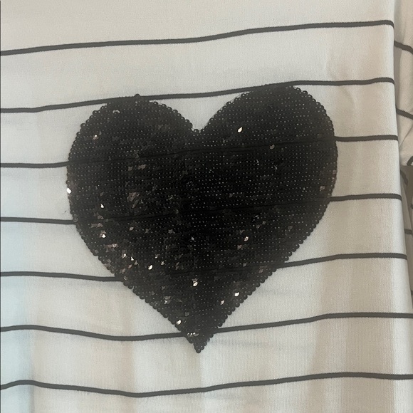 ANDREE BY UNIT White and Black Striped Top with sequin heart - Picture 5 of 7